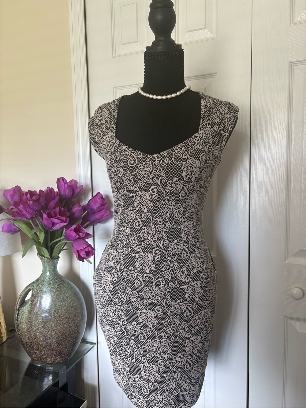 Forever 21 Black & Cream Lace-Pattern Bodycon Dress